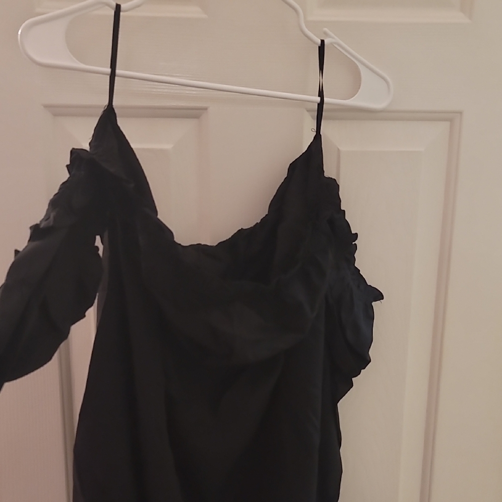 NWOT Off Shoulder Long Sleeved Mini Dress 🖤